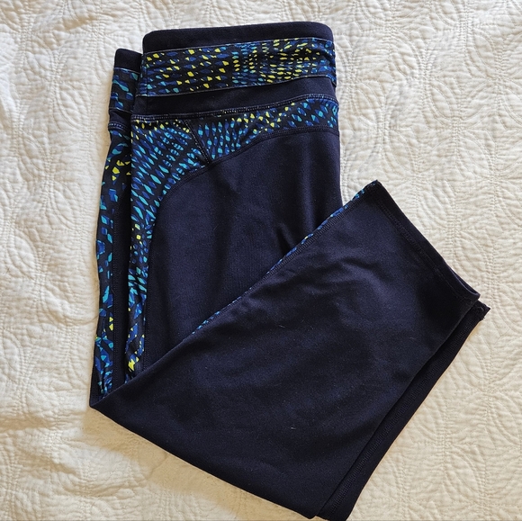 Fabletic Capris, Large - Picture 1 of 3
